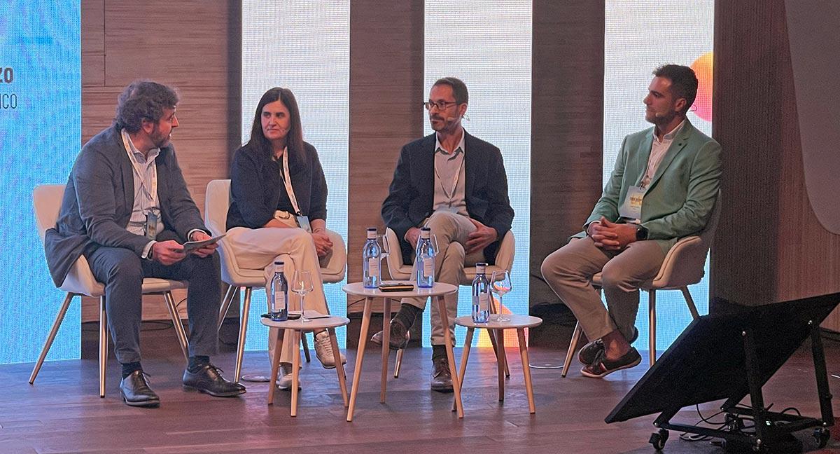Mesa redonda con representantes de Frit Ravich, Paulig y PepsiCo