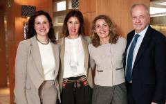 De izquierda a derecha: Carlota Gómez de la Hoz, vicepresidenta tercera; Rocío Arroyo, vicepresidenta primera; la presidenta Cristina Nadal; y Santiago de Torres, vicepresidente segundo