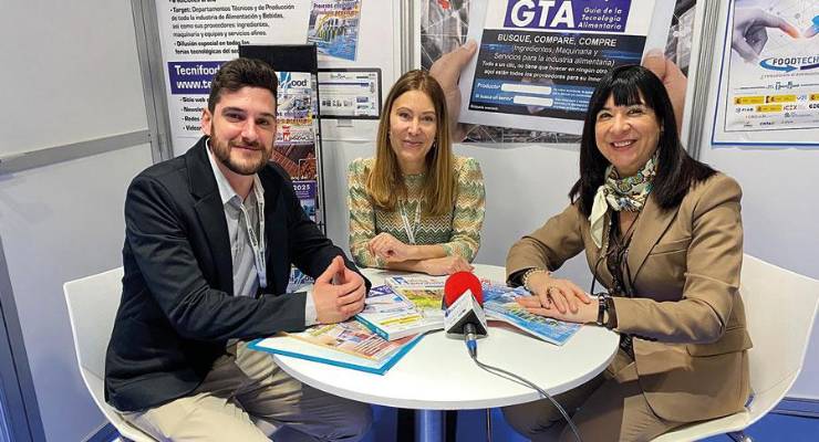 Esther Cano con el equipo de Tecnifood durante la entrevista