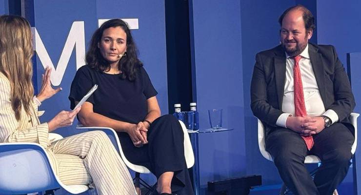 Pablo Conde, director general de Desarrollo de Negocio Internacional de ICEX España, y Adriana Domínguez, presidenta ejecutiva y consejera delegada de Adolfo Domínguez