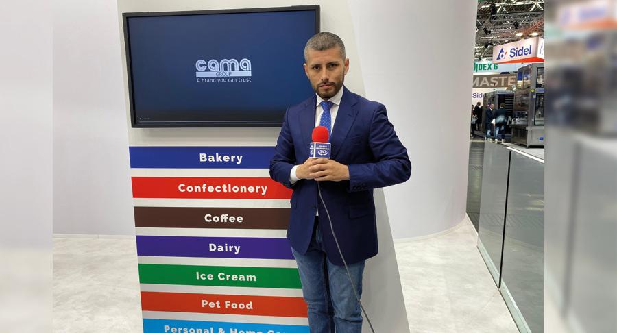 Óscar Hidalgo, de CIMA Packaging Solutions en el stand de su representada Cama Group
