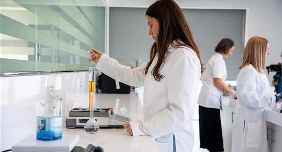 GNT inaugura un nuevo laboratorio de aplicaciones para sus colorantes Exberry en Dubái