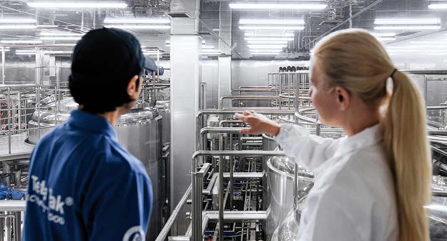 Soluciones de Tetra Pak para reducir emisiones, mermas y agua en la industria láctea