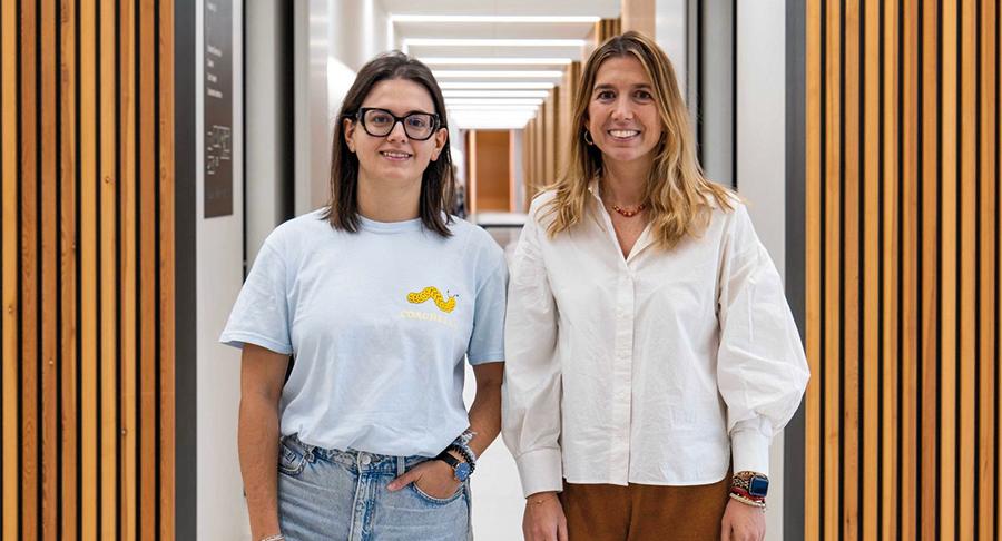 Las investigadoras de IQS Anna Clua y Cristina Fornaguera