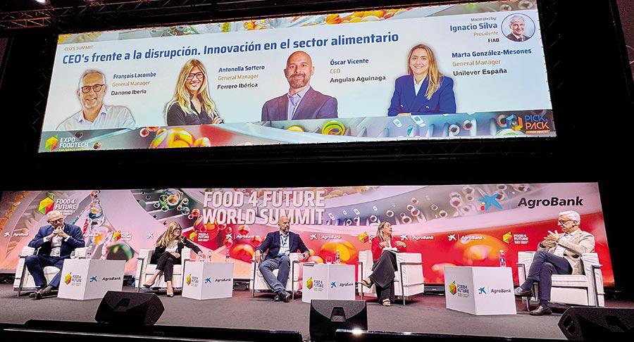 En la sesión de CEOS sobre innovación alimentaria han participado también François Lacomb (Danone Iberia), Antonella SotteroAntonella Sottero (Ferrero Iberica), Óscar Vicente (Angulas Aguinaga) y Marta González-Mesones (Unilever España).