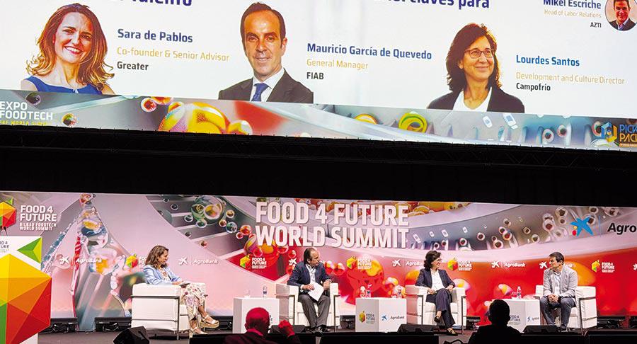 Sara de Pablos, CEO de Greater; Mauricio García de Quevedo, director general de FIAB y Lourdes Santos, directora de desarrollo de RRHH de Campofrío, analizaron cómo la comunicación estratégica y la reputación del sector alimentario influyen en la atracción y retención de talento